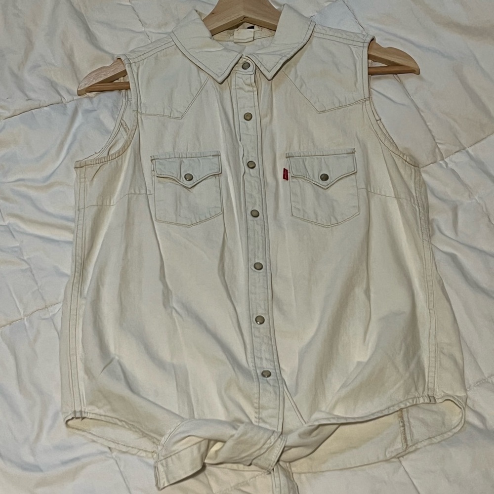 Levi’s Sleeveless Tie Front Top With Pearl Snaps